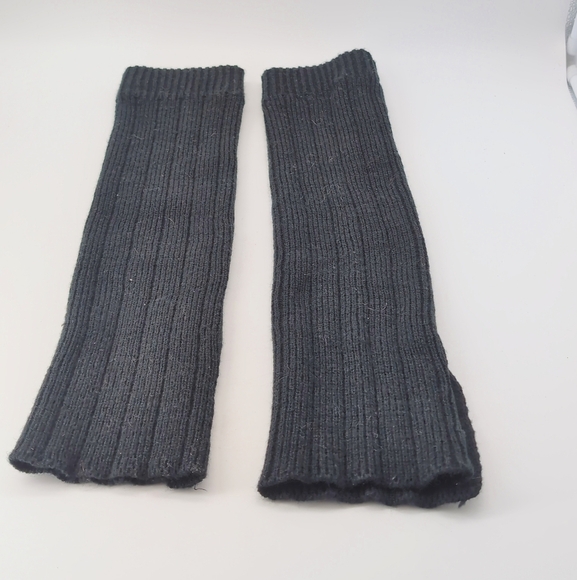 Black Ribbed Arm Warmers with Button Detail Steve Madden - Picture 3 of 4